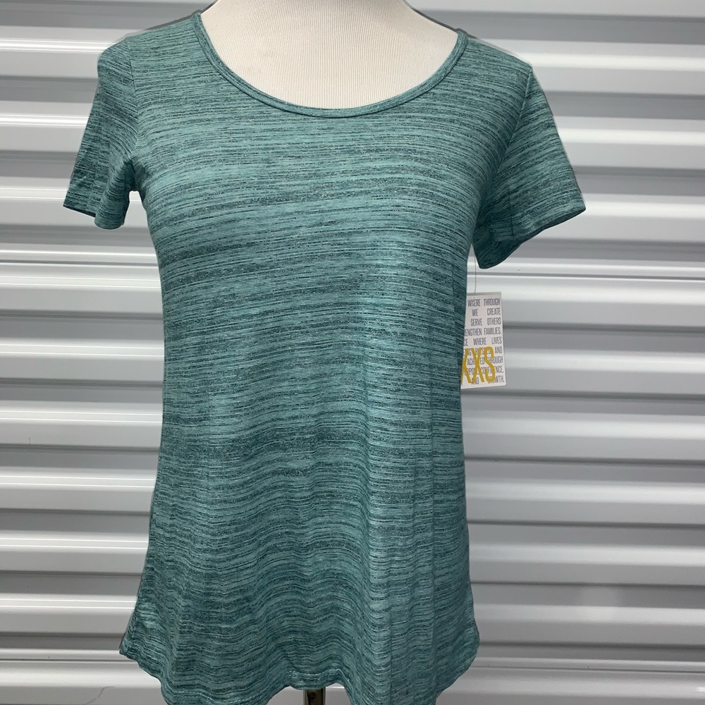 NWT Lularoe Classic T